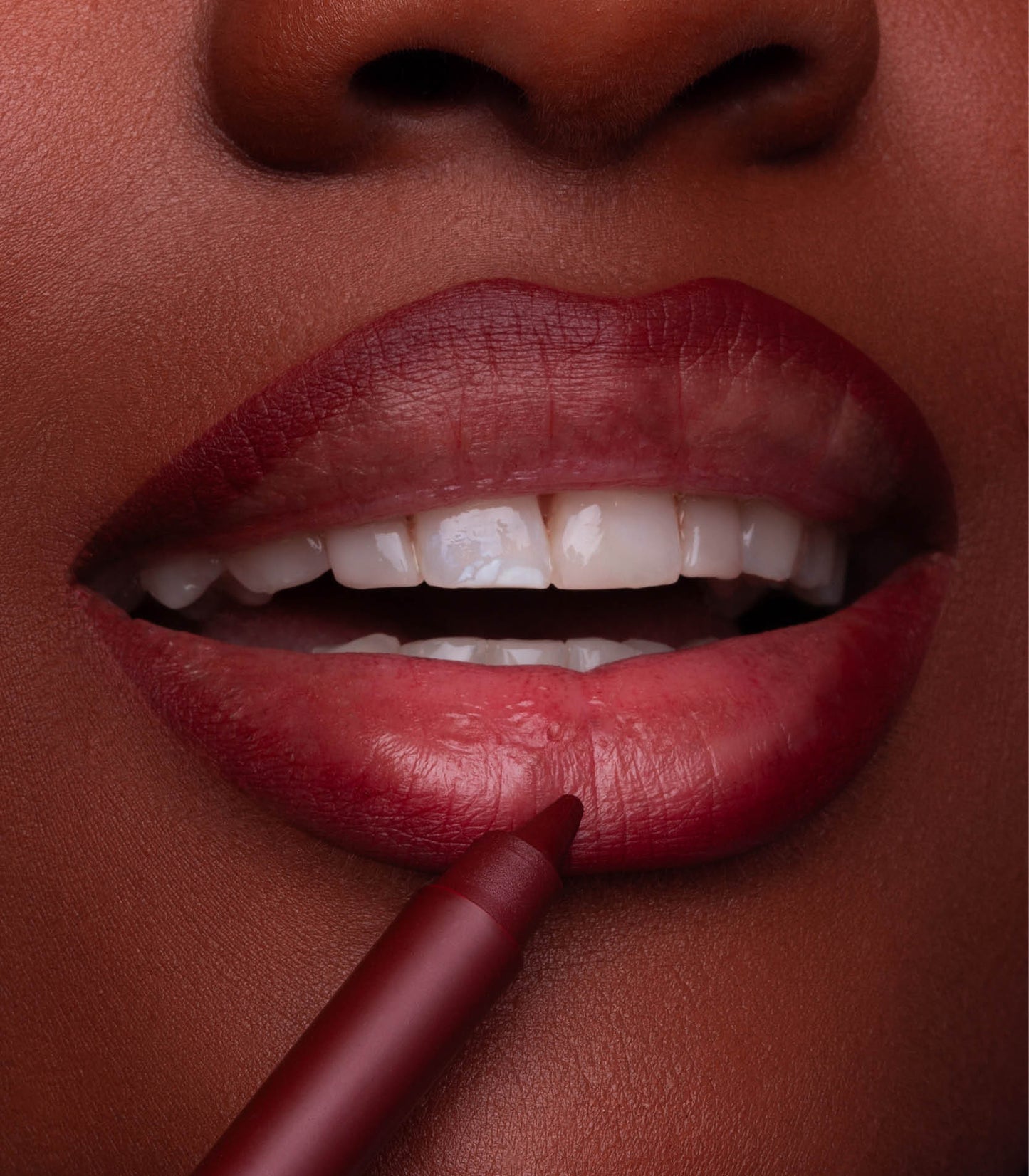 LÁPIS APONTÁVEL PARA CONTORNO LABIAL – BOMBOM DE CEREJA